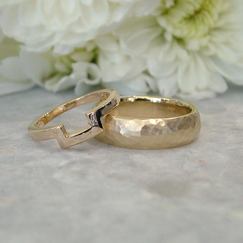 Couple's matching rings, a popular wedding ring style for modern pairs