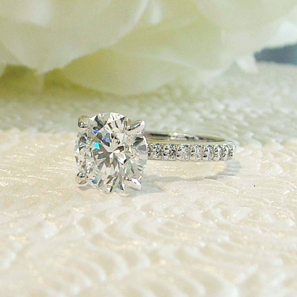 round diamond engagement ring