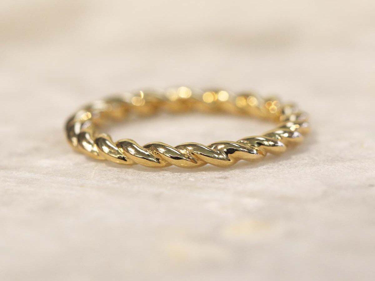 Textured rope band, a simple yet trendy wedding ring style.